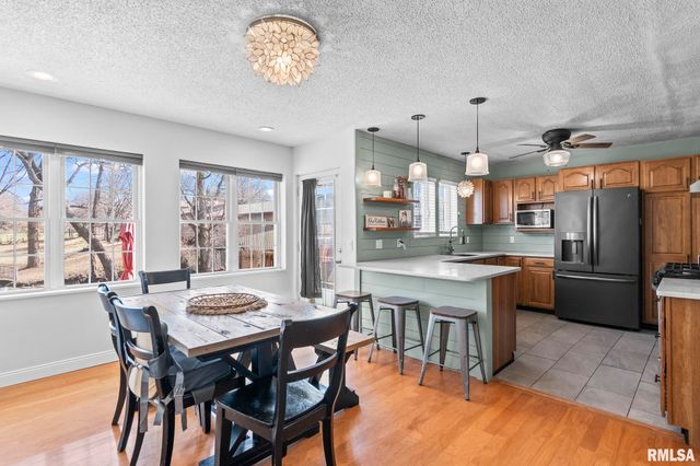 300 N WALNUT Street, Rochester, IL 62563