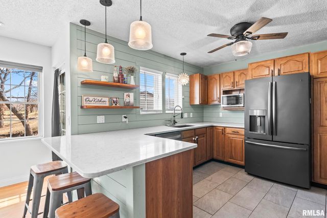 300 N WALNUT Street, Rochester, IL 62563