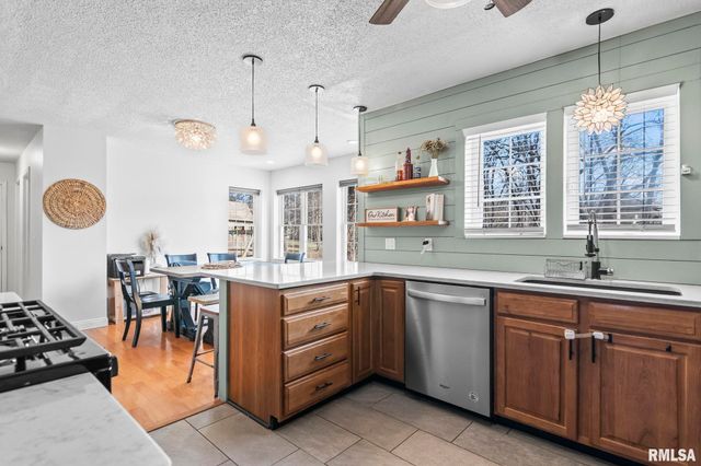 300 N WALNUT Street, Rochester, IL 62563