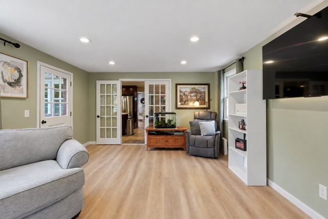 107 Cedar St, Sturbridge, MA 01518