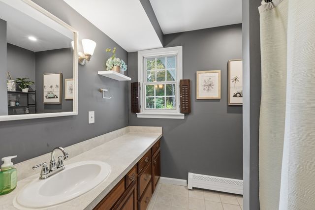 107 Cedar St, Sturbridge, MA 01518