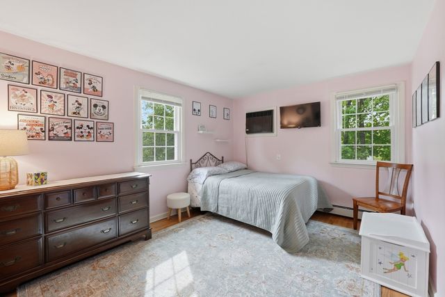 107 Cedar St, Sturbridge, MA 01518