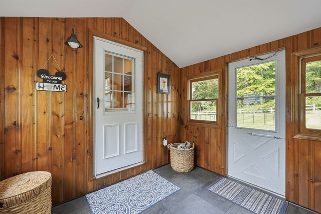 107 Cedar St, Sturbridge, MA 01518