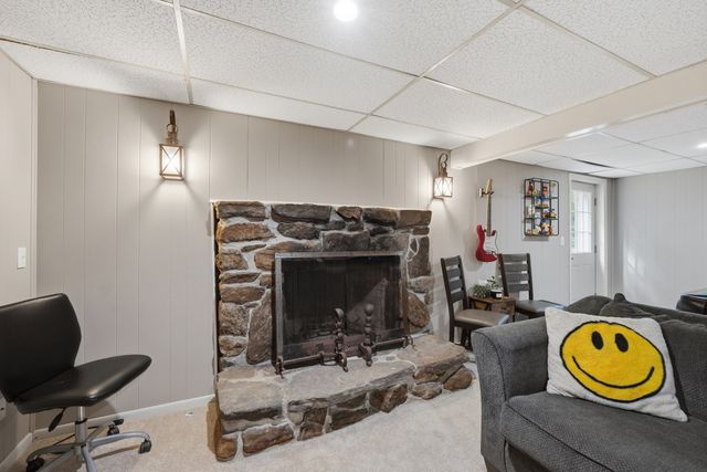 107 Cedar St, Sturbridge, MA 01518