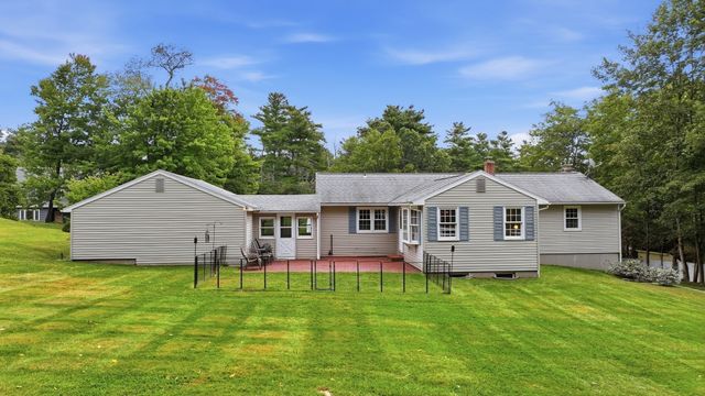 107 Cedar St, Sturbridge, MA 01518
