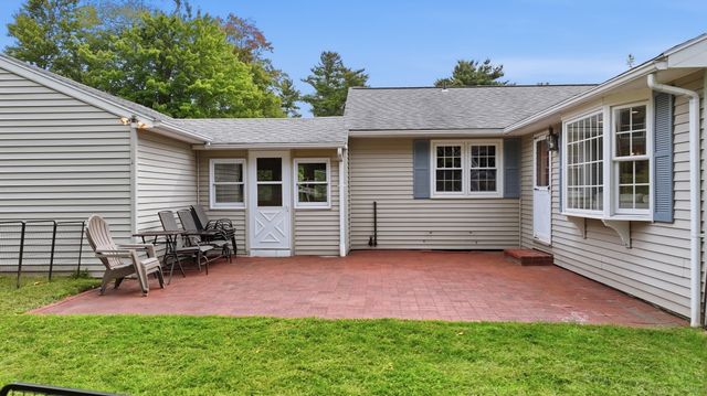 107 Cedar St, Sturbridge, MA 01518