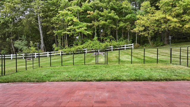 107 Cedar St, Sturbridge, MA 01518