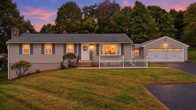 107 Cedar St, Sturbridge, MA 01518