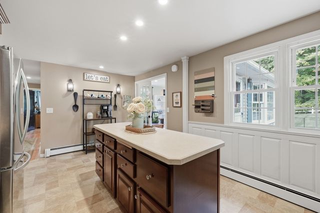 107 Cedar St, Sturbridge, MA 01518