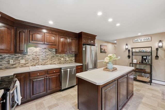 107 Cedar St, Sturbridge, MA 01518