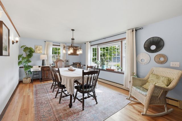 107 Cedar St, Sturbridge, MA 01518