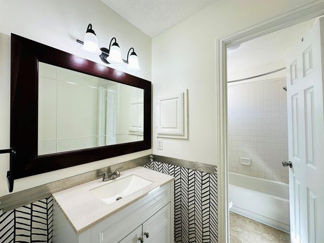 306 Applewood DR, Pflugerville, TX 78660