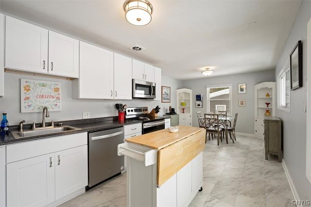 109 Barclay Road, Camillus, NY 13031