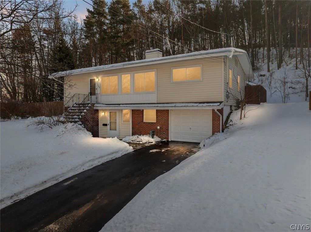 109 Barclay Road, Camillus, NY 13031