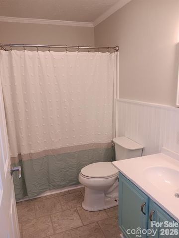 7010 Executive Circle, Denver, NC 28037