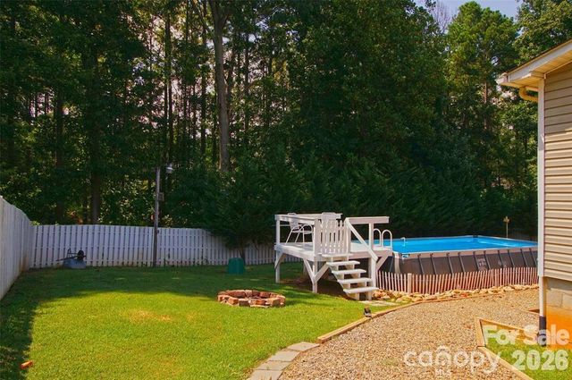 7010 Executive Circle, Denver, NC 28037