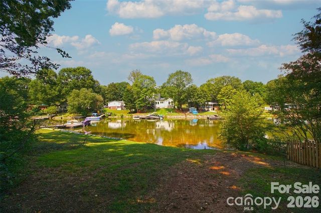 7010 Executive Circle, Denver, NC 28037