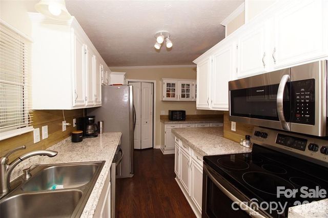 7010 Executive Circle, Denver, NC 28037