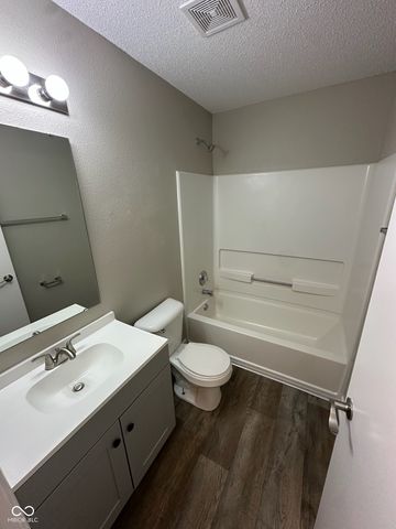 2200 Shadowbrook Drive, Plainfield, IN 46168