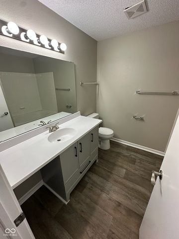 2200 Shadowbrook Drive, Plainfield, IN 46168