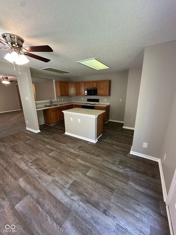2200 Shadowbrook Drive, Plainfield, IN 46168