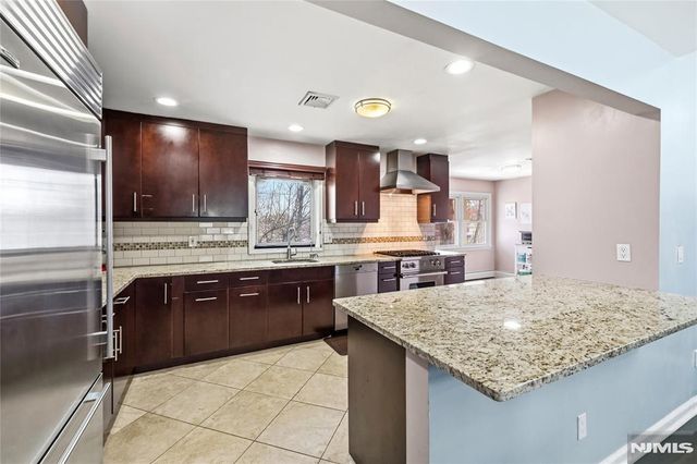 682 Floyd Street, Englewood Cliffs, NJ 07632