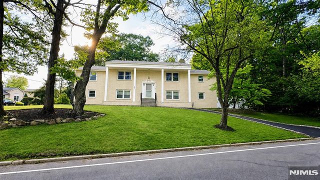 682 Floyd Street, Englewood Cliffs, NJ 07632
