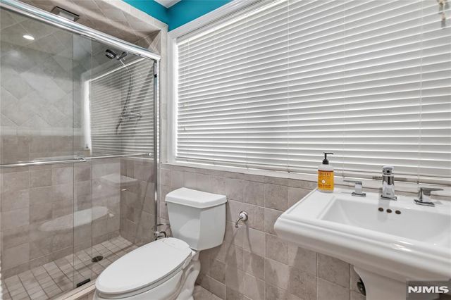 682 Floyd Street, Englewood Cliffs, NJ 07632