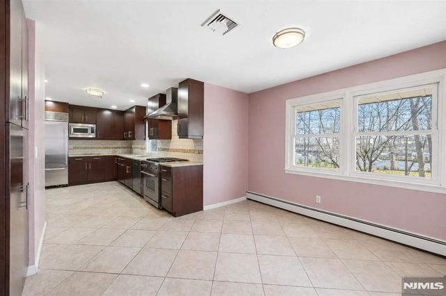 682 Floyd Street, Englewood Cliffs, NJ 07632