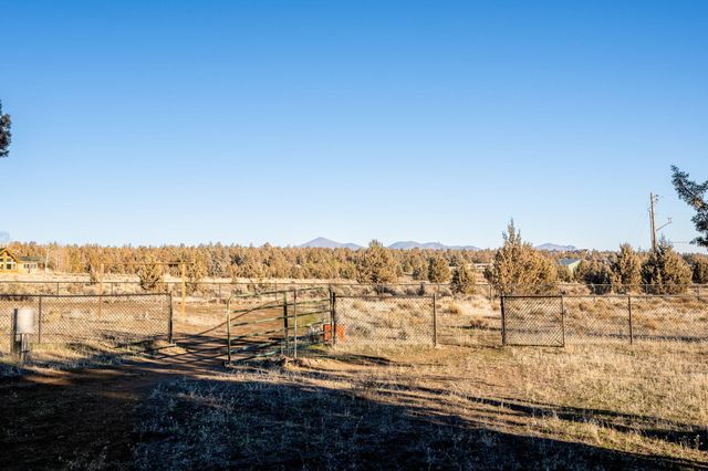 7672 SW Robin Drive, Terrebonne, OR 97760