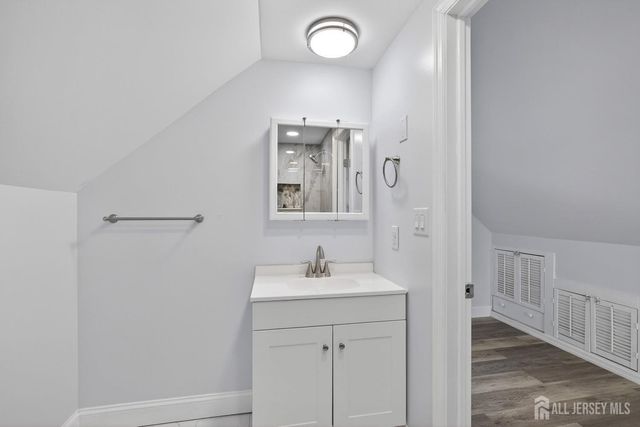 12 N Pennington Road N, New Brunswick, NJ 08901