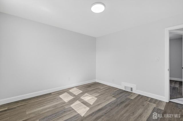 12 N Pennington Road N, New Brunswick, NJ 08901