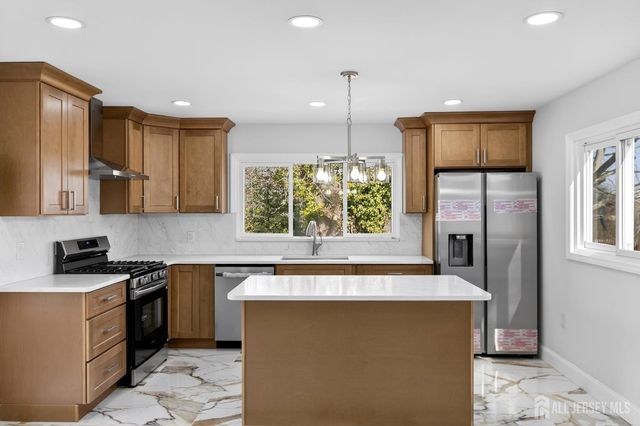 12 N Pennington Road N, New Brunswick, NJ 08901