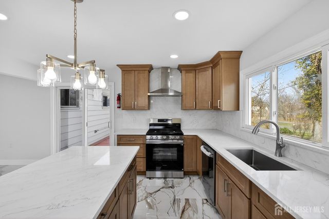 12 N Pennington Road N, New Brunswick, NJ 08901