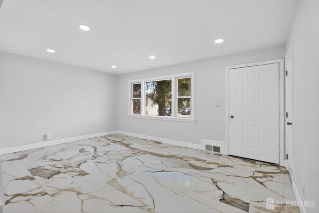 12 N Pennington Road N, New Brunswick, NJ 08901