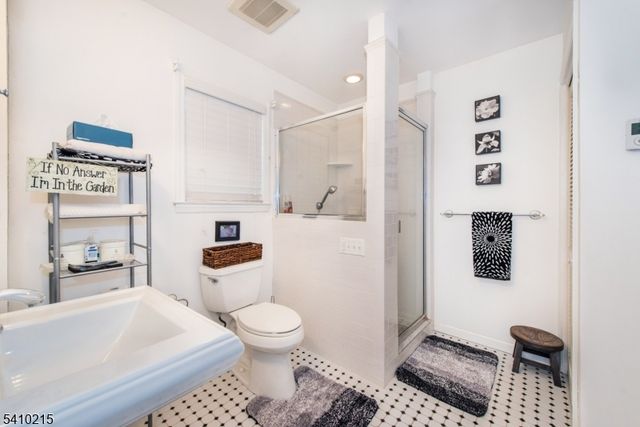 46 Summit Ave, Bloomfield Twp., NJ 07003