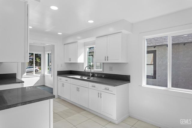 209 Cypress Street, Bakersfield, CA 93304