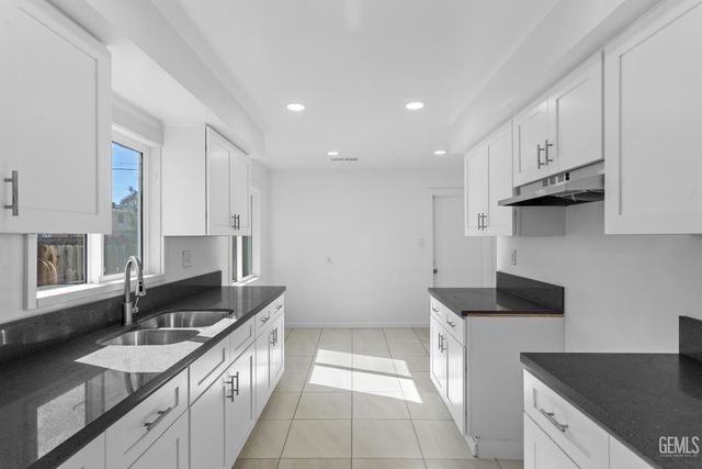 209 Cypress Street, Bakersfield, CA 93304