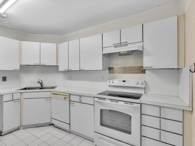 9101 W Sample Road 204, Coral Springs, FL 33065