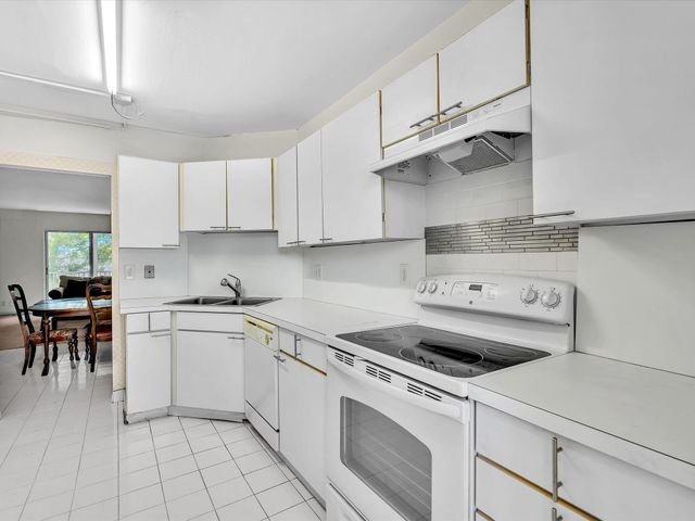9101 W Sample Road 204, Coral Springs, FL 33065