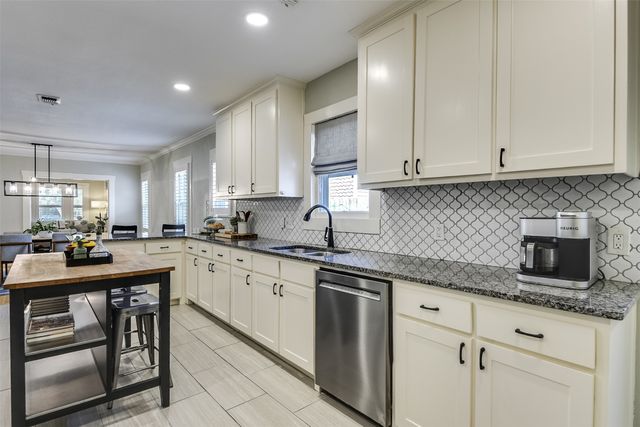 1823 Tremont Avenue, Fort Worth, TX 76107