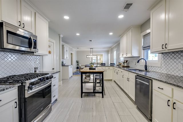 1823 Tremont Avenue, Fort Worth, TX 76107