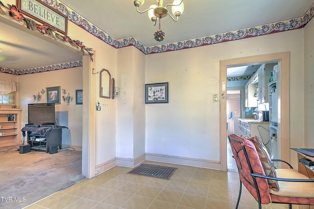 1016 Knob Creek Road, Johnson City, TN 37604