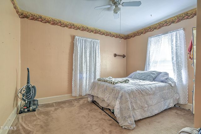 1016 Knob Creek Road, Johnson City, TN 37604