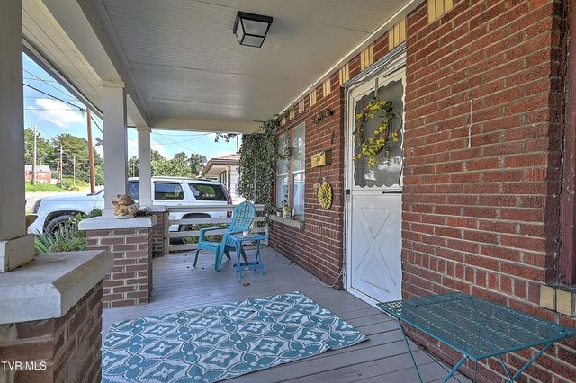 1016 Knob Creek Road, Johnson City, TN 37604