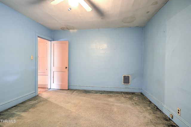1016 Knob Creek Road, Johnson City, TN 37604