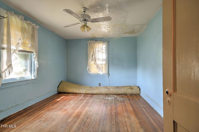 1016 Knob Creek Road, Johnson City, TN 37604