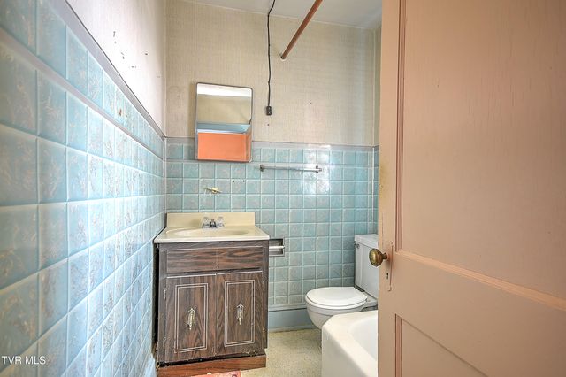 1016 Knob Creek Road, Johnson City, TN 37604