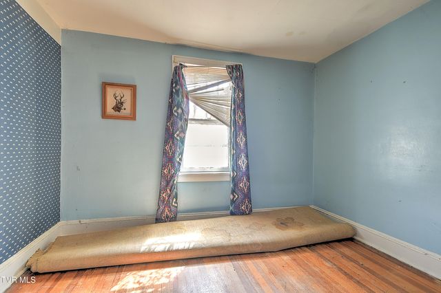1016 Knob Creek Road, Johnson City, TN 37604
