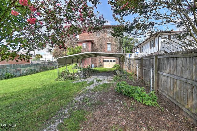 1016 Knob Creek Road, Johnson City, TN 37604